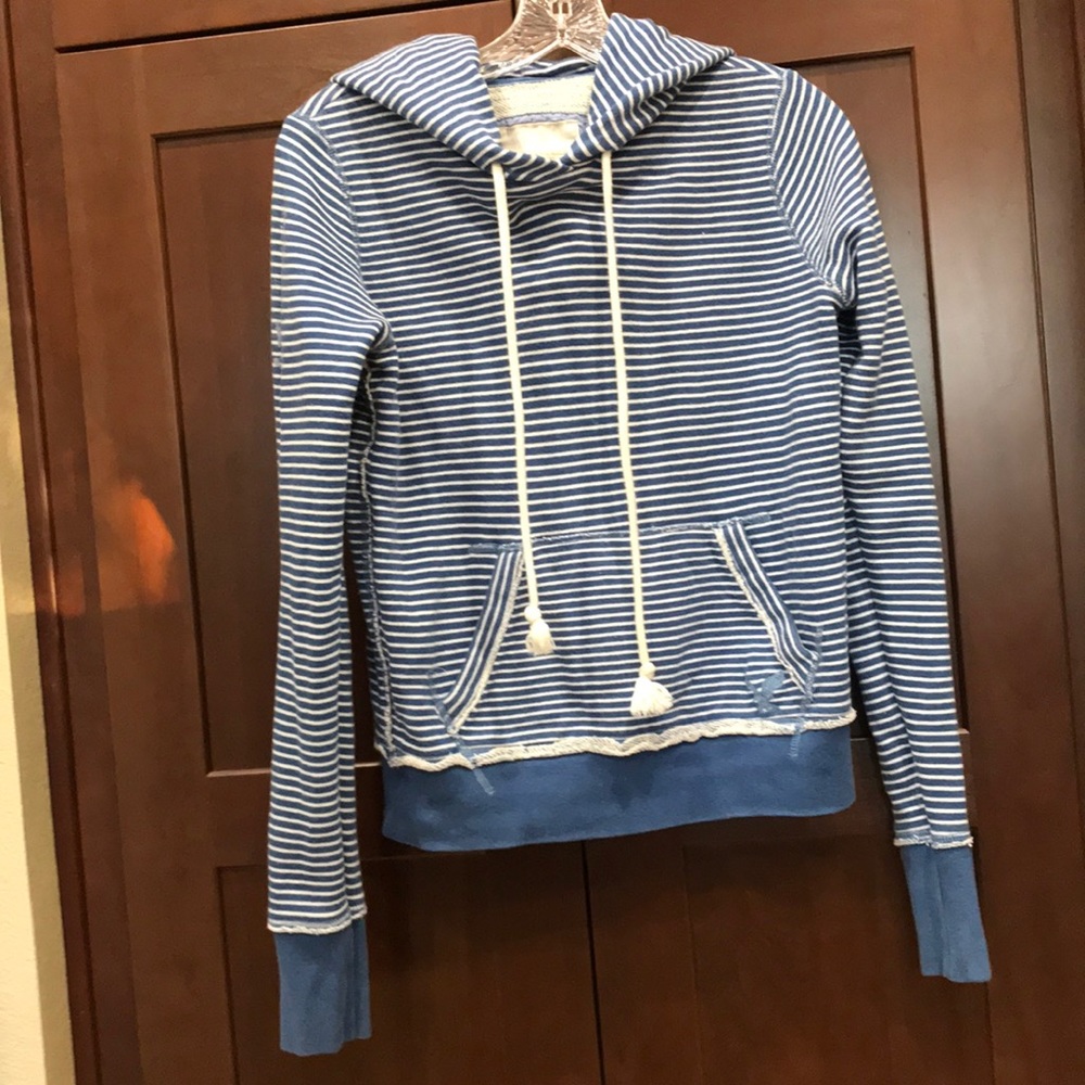 Girls American Eagle Outfitters sweatshirt